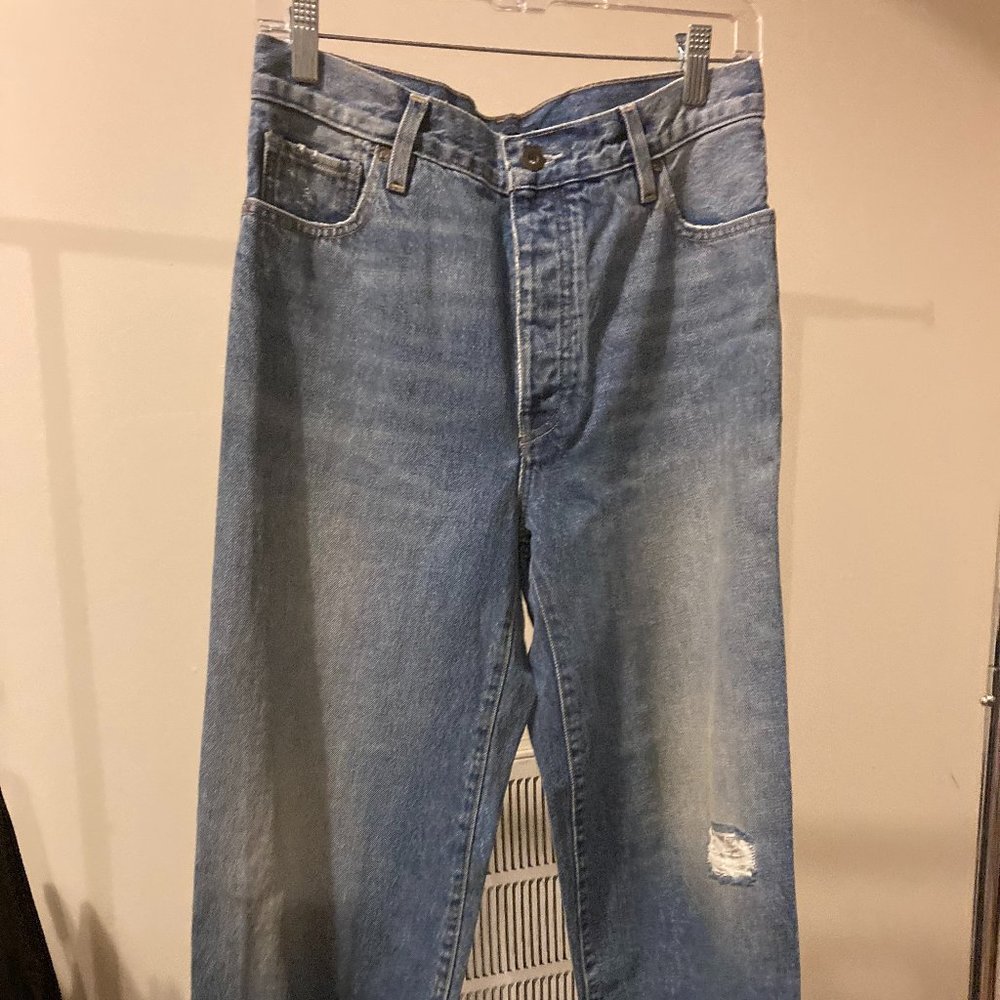 LEVIS JEANS MEDIUM WASH w/ faded pockets
